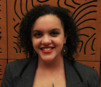 headshot of Julie Aromi